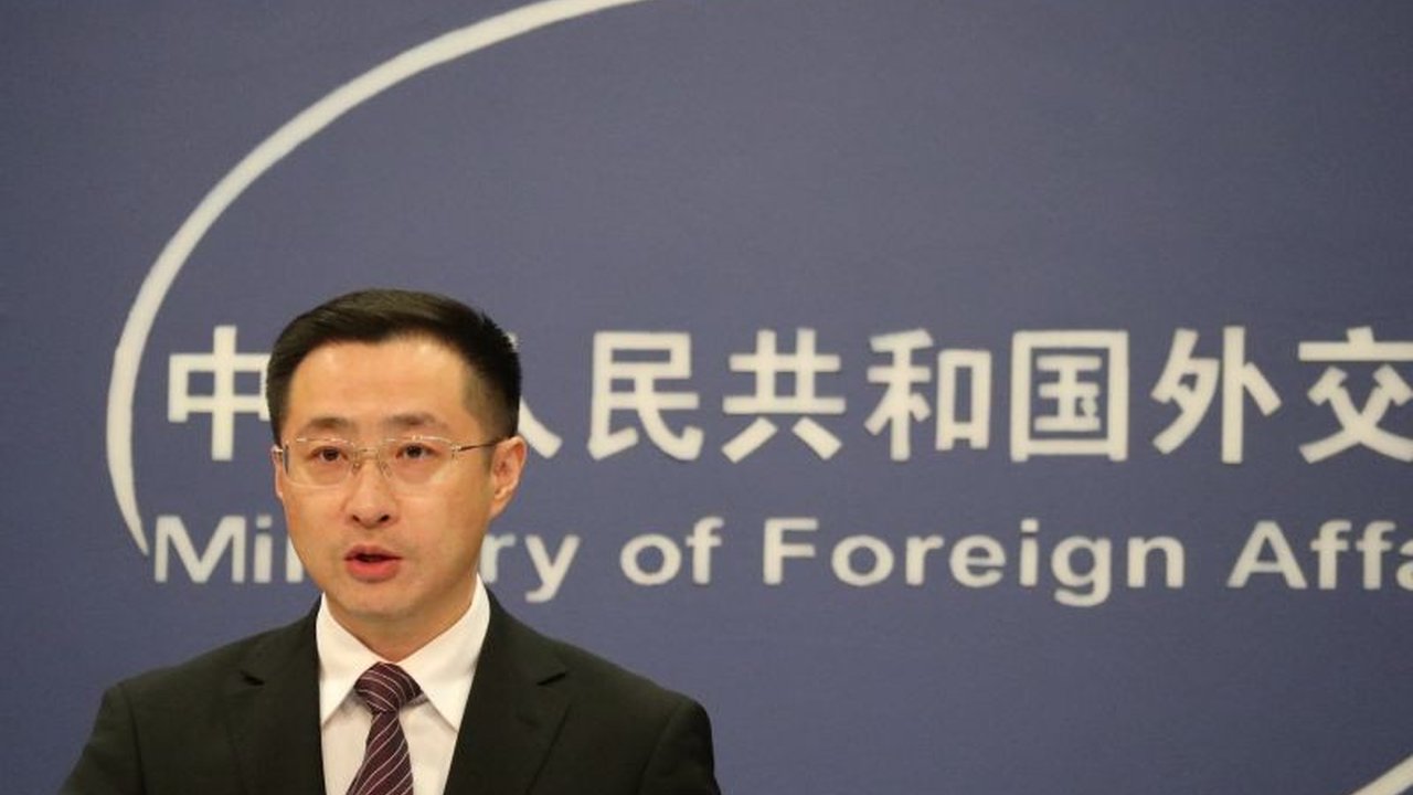 Beijing melayangkan protes keras atas Penjualan Senjata AS ke Taiwan senilai 330 juta dolar AS, menyebutnya melanggar prinsip Satu China dan kedaulatan Tiongkok. Langkah ini memicu ketegangan diplomatik dan ancaman balasan dari China.