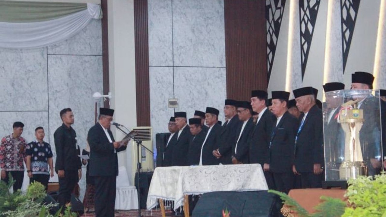 Wakil Gubernur Jambi Abdullah Sani melantik Dewan Hakim MTQ Ke-54 Provinsi Tahun 2025, menegaskan pentingnya Peran Dewan Hakim MTQ Jambi dalam menjaga kemurnian dan objektivitas ajang pembinaan Al-Quran.