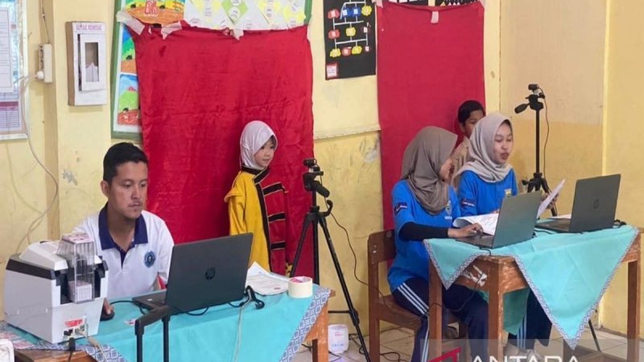 Pemerintah Kabupaten Batang meluncurkan program Layanan Adminduk Batang Rp0,0 kilometer, sebuah inisiatif jemput bola untuk memudahkan masyarakat mendapatkan dokumen kependudukan secara gratis dan langsung di desa.