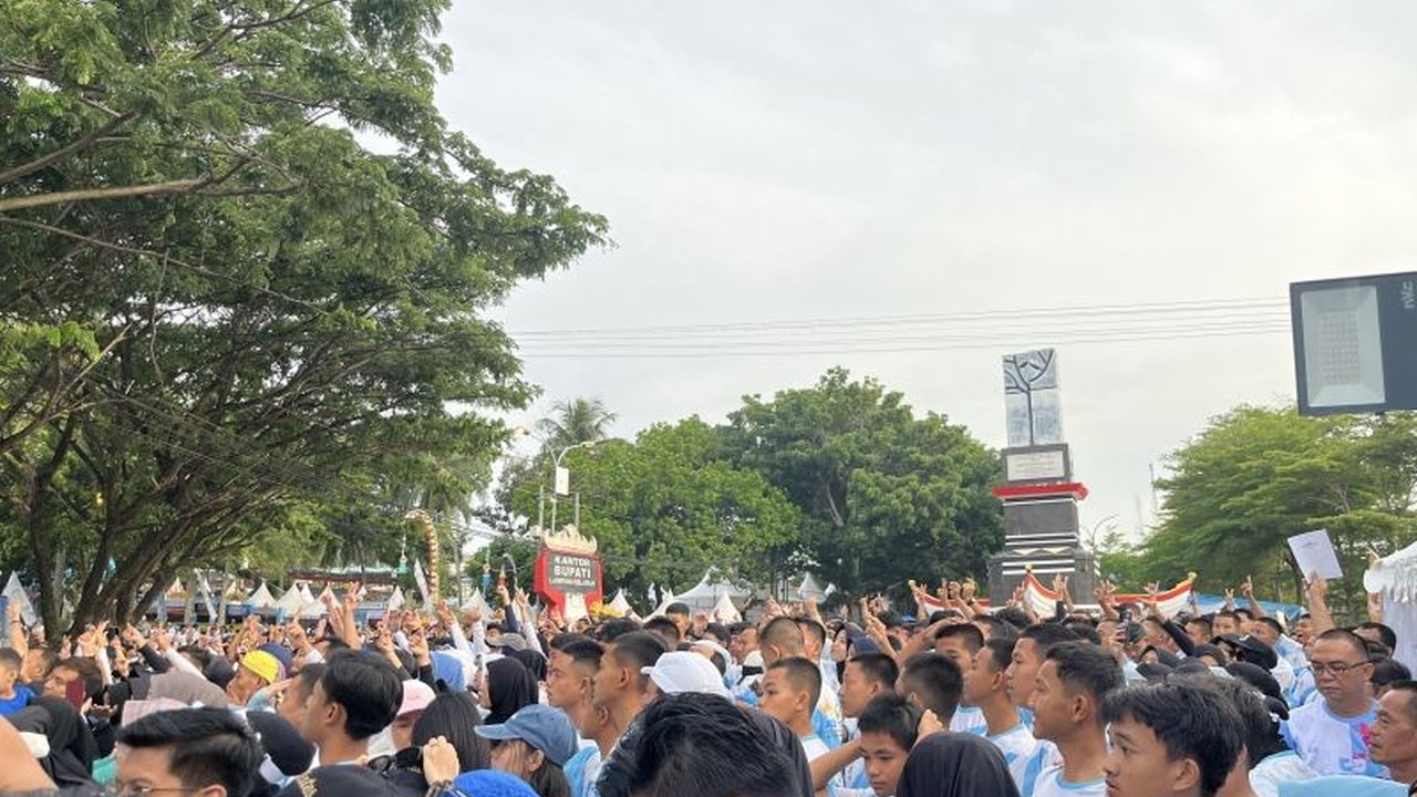 Bupati Lampung Selatan, Radityo Egi Pratama, sukses menggelorakan semangat olahraga masyarakat melalui Fun Run Lamsel Fest 2025 yang diikuti lebih dari 5000 peserta.