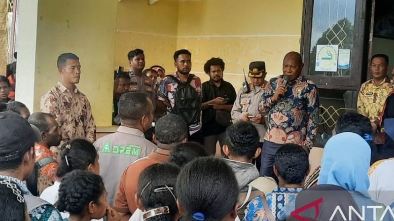 Pemerintah Kabupaten Teluk Wondama mengumumkan bahwa validasi berkas 546 honorer calon ASN (CASN) masih diproses BKN, menjadi tahapan krusial sebelum pengangkatan.