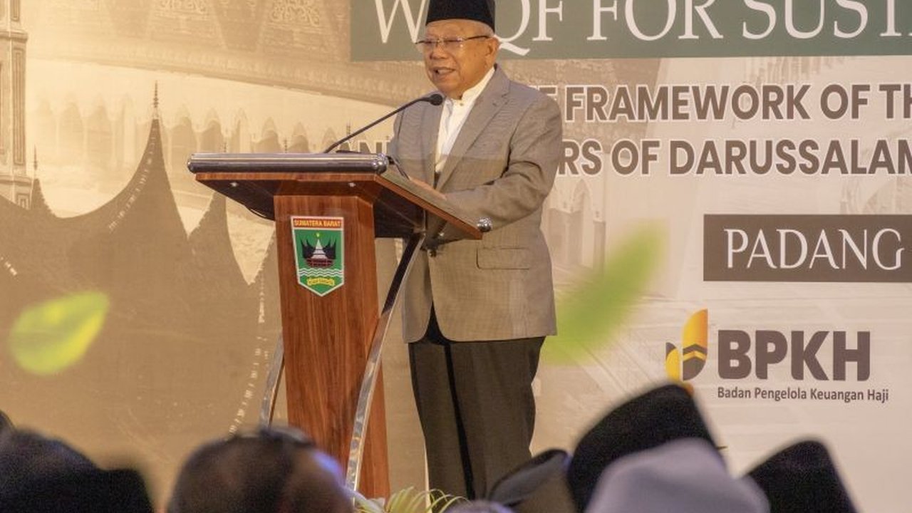 Wakil Presiden RI ke-13, Ma'ruf Amin, menyoroti rendahnya **pengelolaan tanah wakaf produktif** yang baru mencapai empat persen dari total potensi 57 ribu hektare, padahal aset ini bisa menjadi kekuatan ekonomi umat.