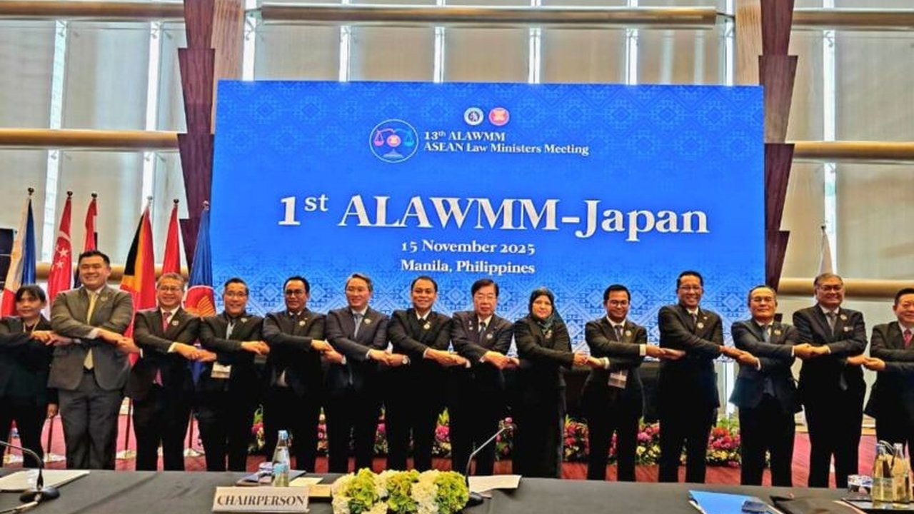 Menteri Hukum RI Supratman Andi Agtas mengusulkan pertemuan khusus antara Jepang dan ASEAN untuk membahas isu krusial terkait royalti musik dan AI oleh platform global, demi keadilan ekonomi bagi pelaku industri kreatif.