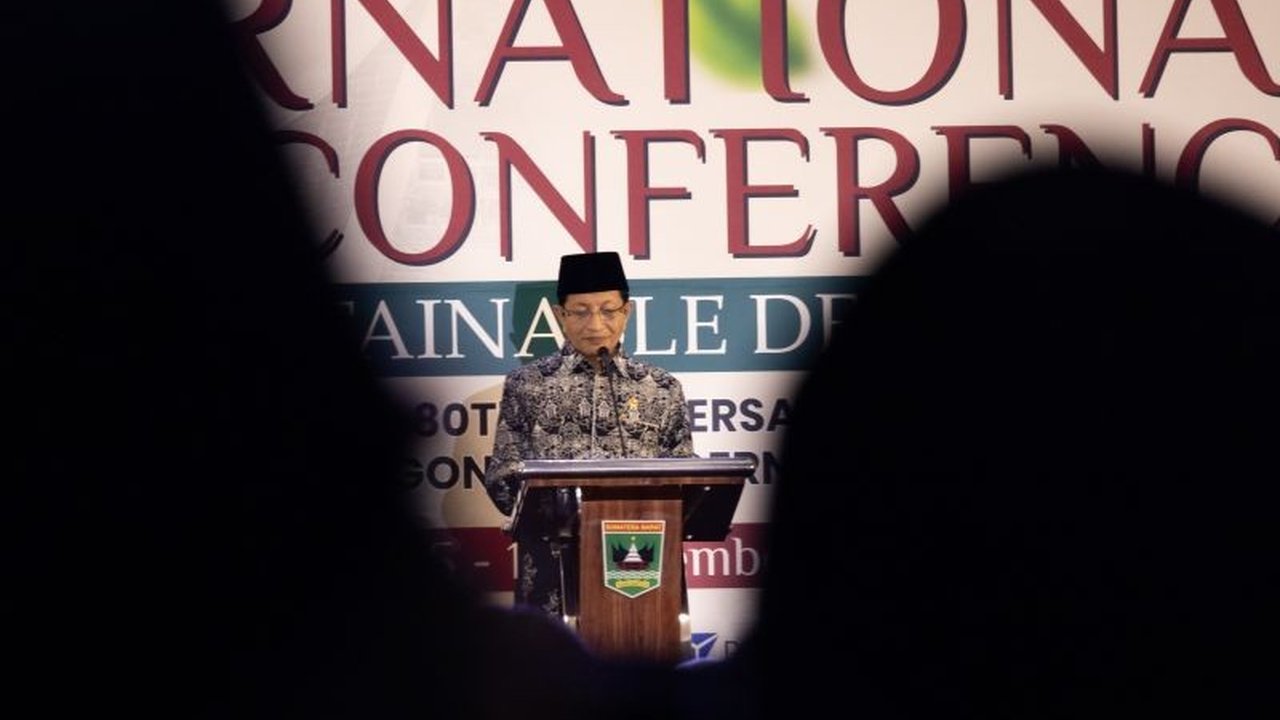 Menteri Agama Prof Nasaruddin Umar mengumumkan 278 ribu bidang tanah wakaf telah tersertifikasi BPN, menandai komitmen besar pemerintah dan masyarakat dalam mengoptimalkan potensi wakaf untuk kesejahteraan umat.