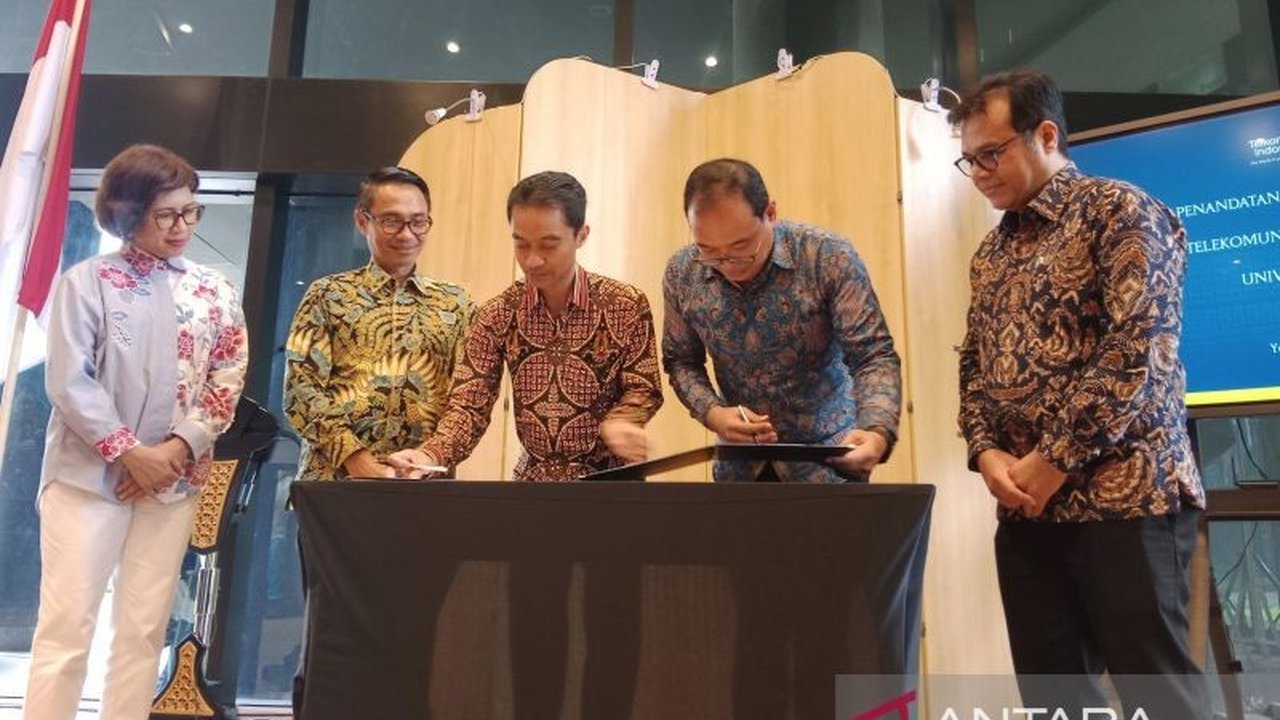 Wamenkomdigi Nezar Patria optimis AI Center of Excellence di UGM dan kampus lain akan menopang pertumbuhan ekonomi digital Indonesia yang diproyeksikan capai USD 366 miliar pada 2030.