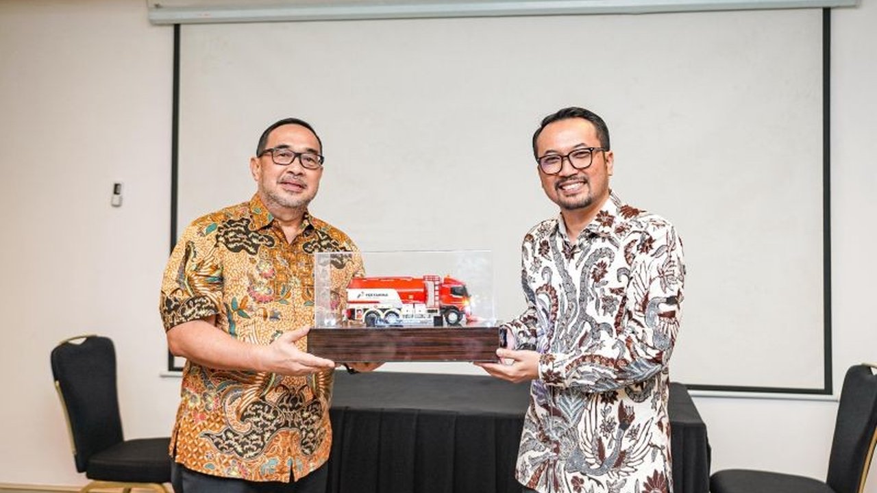 Pertamina Patra Niaga gandeng Hino perkuat keandalan distribusi energi nasional melalui program pemeliharaan 2.773 mobil tangki, demi kelancaran pasokan BBM dan LPG.