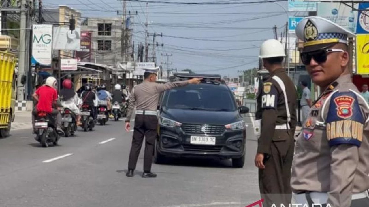 Polda Kepulauan Bangka Belitung mematangkan persiapan Operasi Zebra 2025 yang akan berlangsung 17-30 November. Operasi ini bertujuan menekan angka pelanggaran lalu lintas dan meningkatkan disiplin berkendara demi keselamatan.