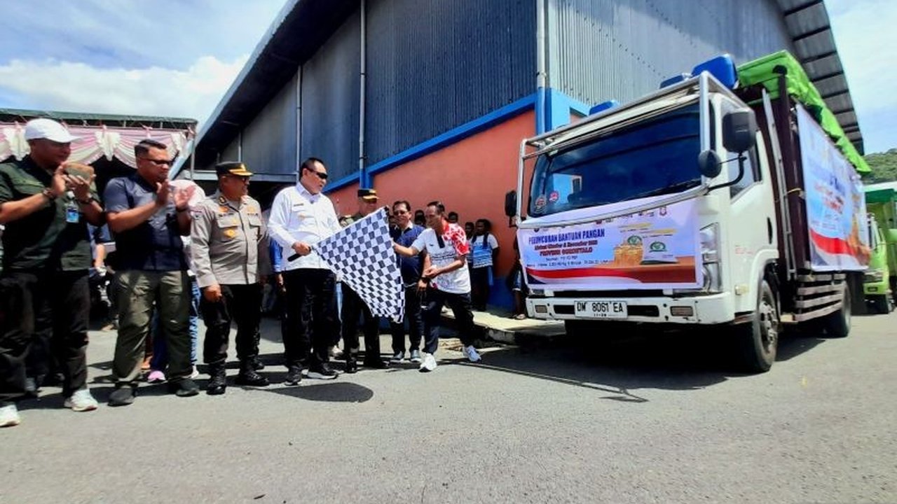Pemprov Gorontalo bersama Bulog mulai distribusikan Bantuan Pangan Presiden Prabowo tahap kedua kepada 118.000 KK, kini dilengkapi minyak goreng. Penyaluran ini bantu penuhi kebutuhan pokok masyarakat.