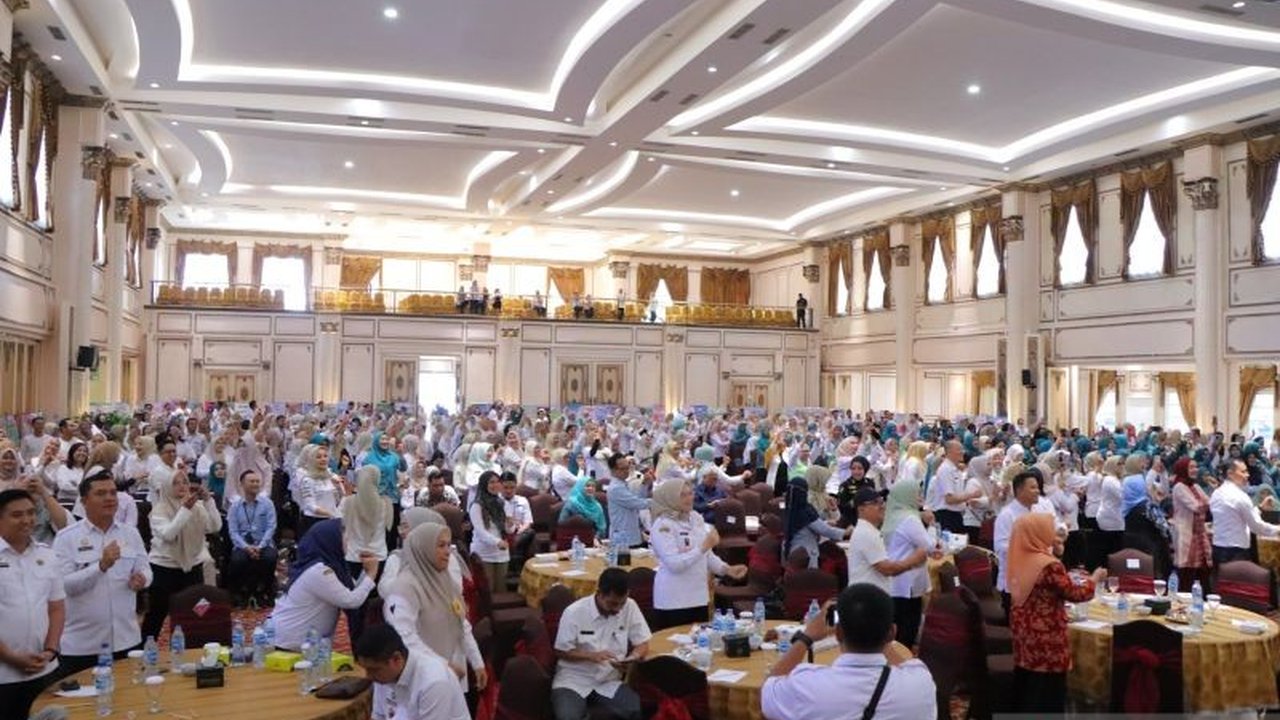 Pemerintah Kota Palembang kini memastikan seluruh warganya dapat mengakses Layanan JKN Palembang kelas III. Program ini tak hanya untuk warga kurang mampu, melainkan semua lapisan masyarakat demi Palembang Sehat.