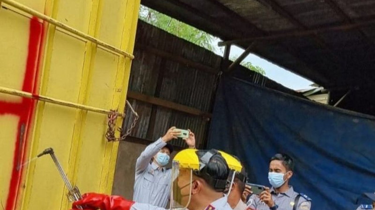 Sebanyak 23 kendaraan Over Dimension dan Over Load (ODOL) ditilang dalam razia gabungan di Tanjung Jabung Timur, Jambi, sebagai upaya serius pemerintah menekan pelanggaran dan risiko kecelakaan.
