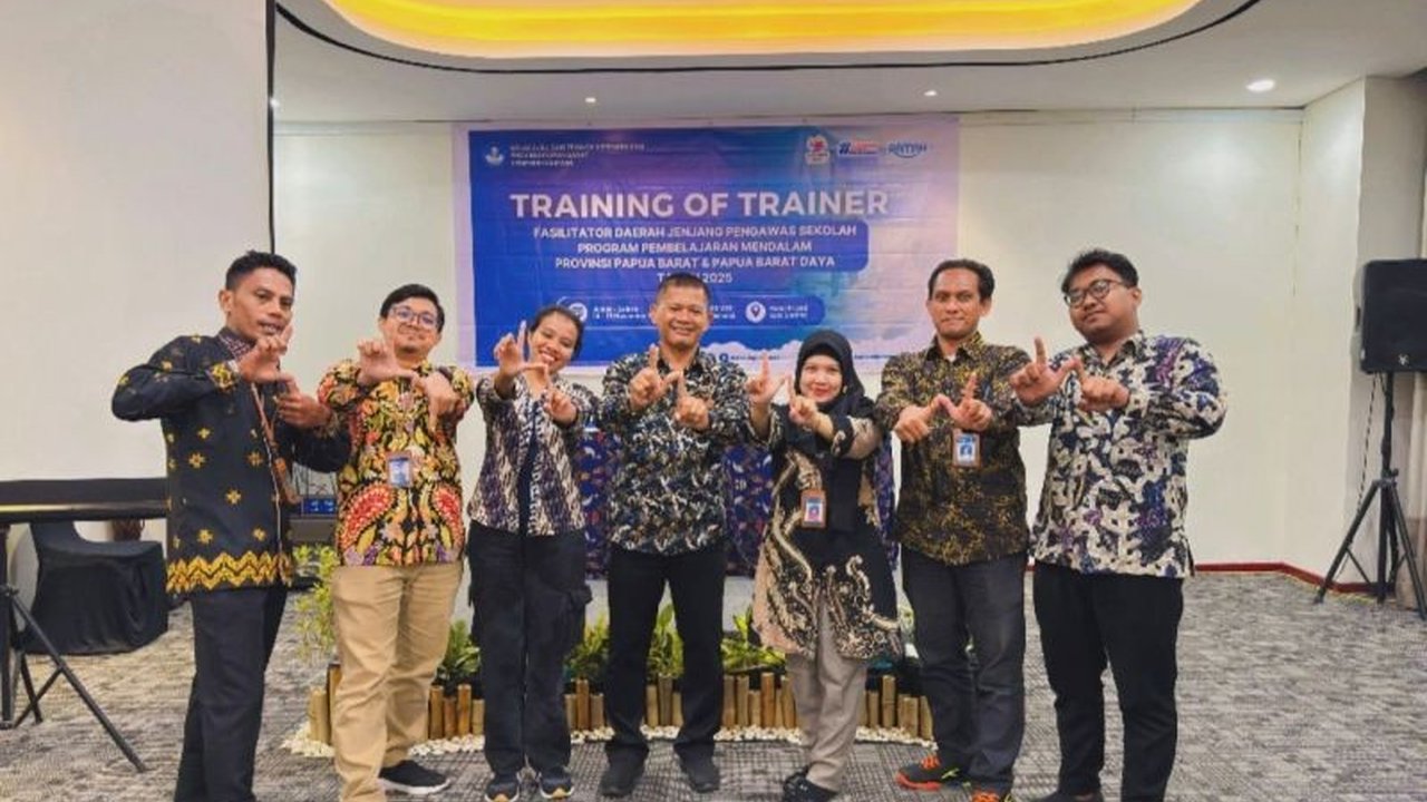 Balai Guru dan Tenaga Kependidikan Papua Barat melatih 24 pengawas sekolah di Sorong. Pelatihan ini bertujuan optimalkan pendampingan pendidikan dan memperkuat kapasitas pengawas dalam transformasi pembelajaran.