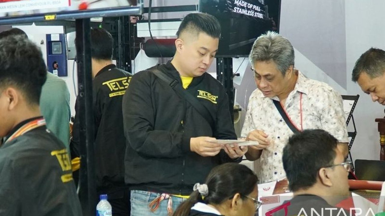 Meskipun era digital berkembang pesat, industri percetakan digital justru beradaptasi dengan teknologi finishing dan packaging canggih, membuka peluang baru serta tetap prospektif.