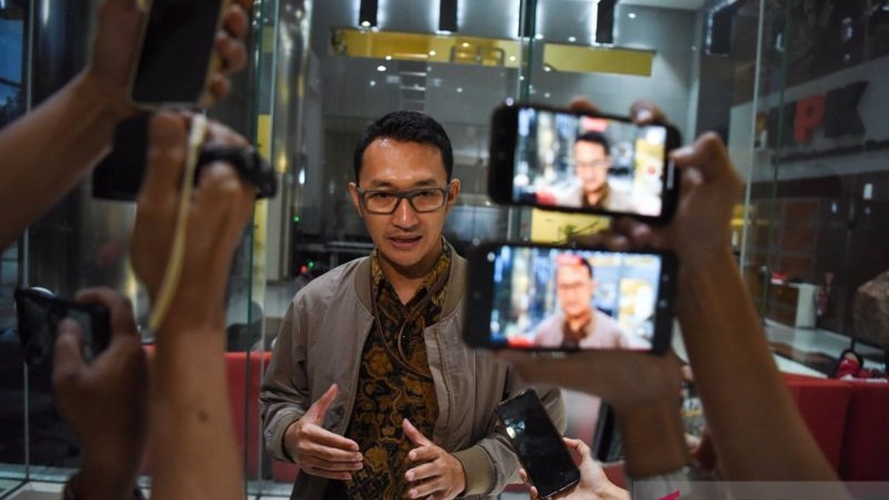 KPK memastikan Penyidikan Kasus Kuota Haji terkait dugaan korupsi di Kementerian Agama terus berlanjut, meskipun ada gugatan praperadilan yang diajukan. Pembaca penasaran akan kelanjutan kasus ini.