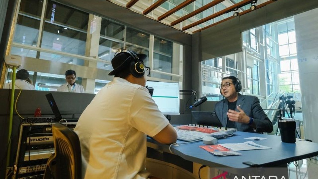 Kementerian Ekonomi Kreatif (Kemenparekraf) berkomitmen mendukung penguatan bisnis radio yang dinilai vital bagi distribusi konten kreatif dan ekonomi digital, dengan menekankan adaptasi serta kolaborasi industri.