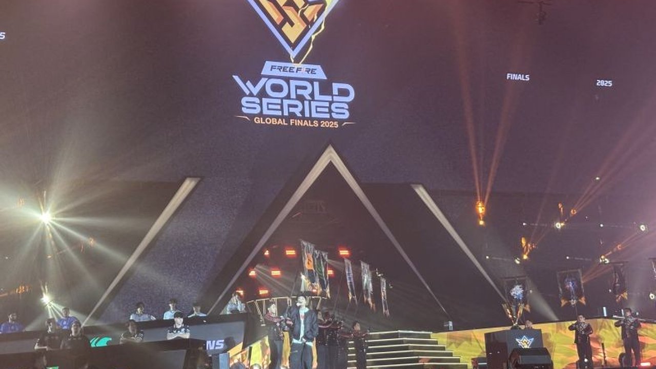 Pembukaan megah FFWS Global Finals 2025 Jakarta dimeriahkan penampilan spektakuler Weird Genius, JKT48, dan Warren Hue, menarik ribuan penggemar Free Fire.