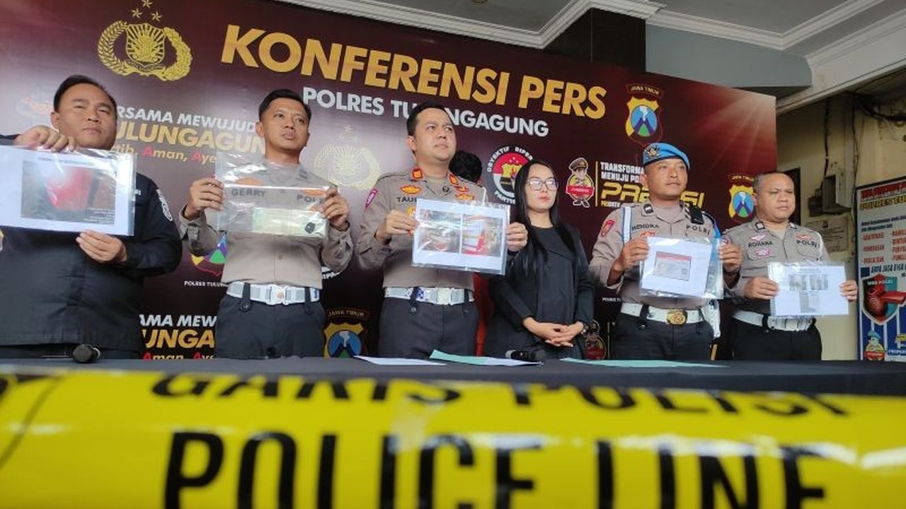 Seorang pengemudi Bus Harapan Jaya resmi ditetapkan sebagai tersangka atas insiden kecelakaan maut di Ngunut, Tulungagung, yang menyebabkan satu korban meninggal dunia. Kelalaian dalam berkendara menjadi pemicu utama tragedi ini.