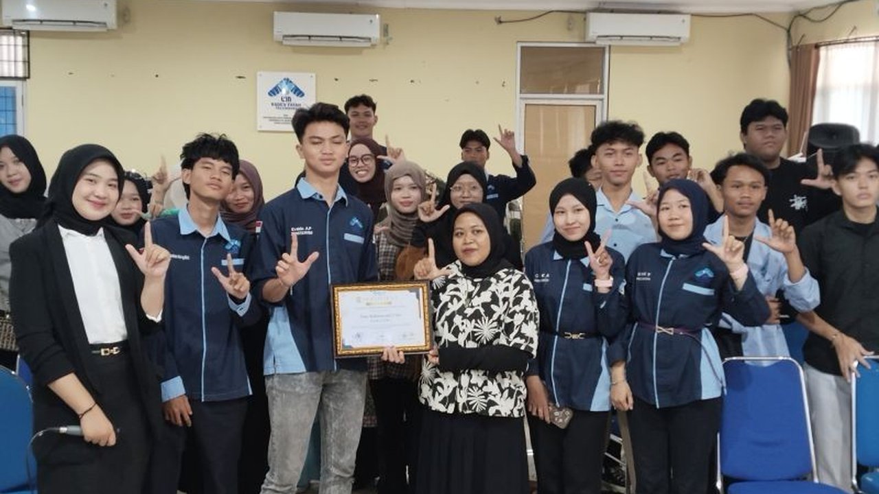 UIN Raden Fatah Palembang sukses gelar Pelatihan Media Dasar bagi mahasiswa Jurnalistik, membekali mereka dengan keterampilan esensial media dan mendorong inovasi digital.
