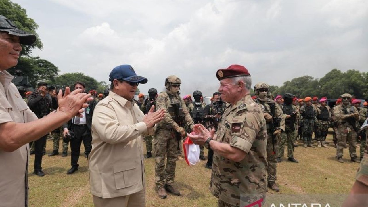 Presiden Prabowo Subianto bersama Raja Abdullah II dari Yordania menyaksikan demonstrasi Kolaborasi Drone TNI Yordania bertema kontraterorisme, menandai penguatan kerja sama militer kedua negara.
