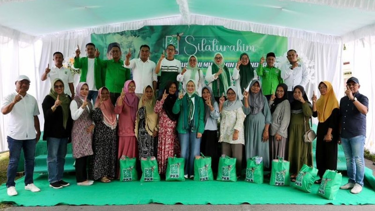 Ketua Dewan Pembina DPP Perempuan Bangsa, Rustini Muhaimin, menggelar bakti sosial di Kota Masohi, Maluku, menyapa warga serta menyoroti pentingnya pemerataan kesejahteraan.