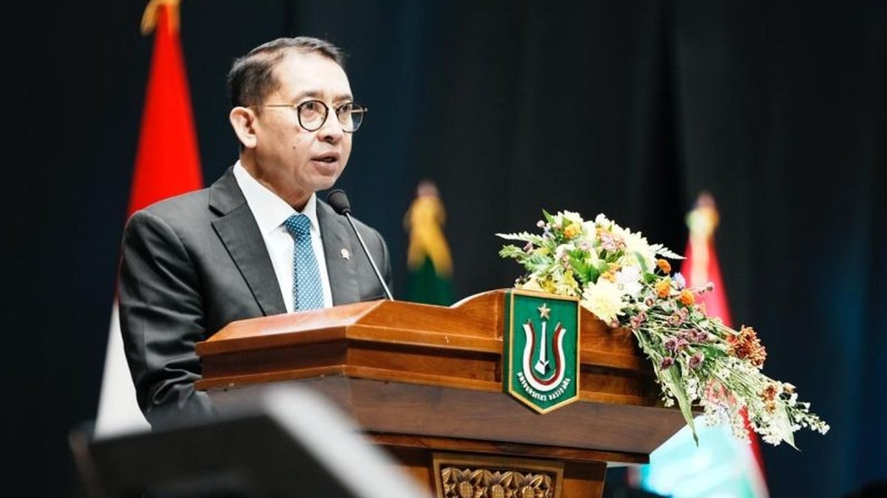 Menteri Kebudayaan Fadli Zon mengajak generasi muda untuk menjaga identitas budaya Indonesia, menjadikannya landasan moral dan inspirasi dalam berkreasi di tengah dinamika dunia modern.