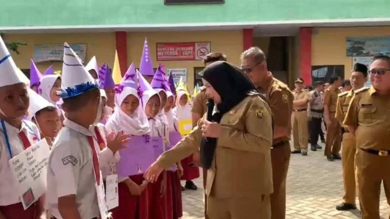 Pemerintah Kota Bandarlampung berkomitmen menghapus penarikan uang komite di seluruh SD dan SMP negeri mulai tahun depan, menegaskan **Penghapusan Uang Komite SD-SMP Bandarlampung** demi pendidikan gratis.
