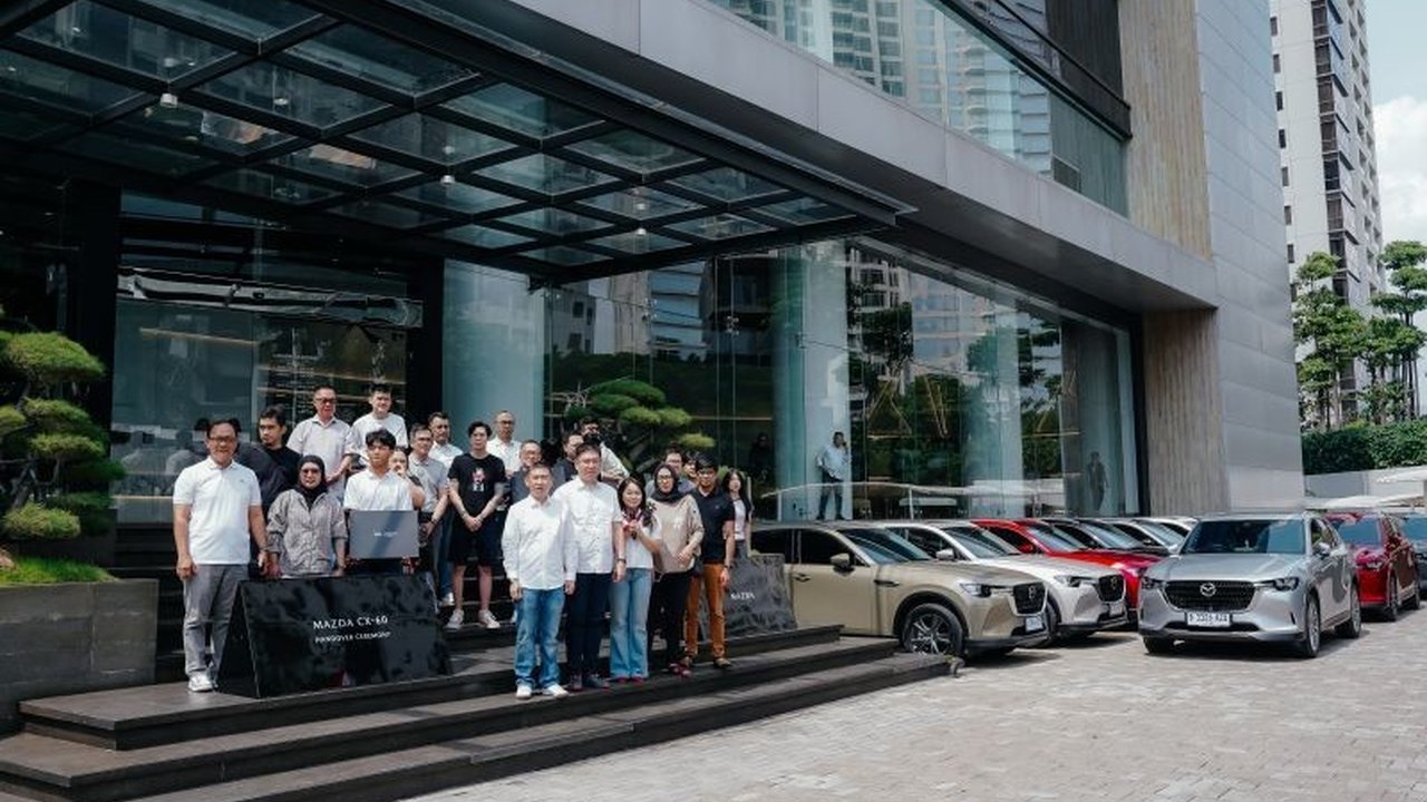 PT Eurokars Motor Indonesia (EMI) telah menyerahkan lebih dari 40 unit Mazda CX-60 Sport kepada konsumen perdana, menandai respons positif pasar terhadap SUV premium ini.