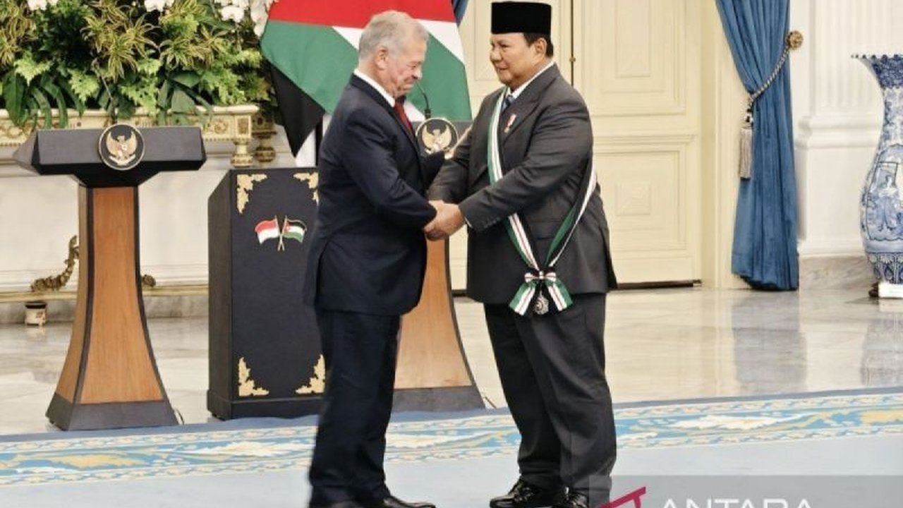 Berbagai isu penting mewarnai perkembangan Ekonomi Indonesia, mulai dari tindak lanjut kerja sama pupuk RI-Yordania, penguatan koperasi, hingga dukungan pengembangan Bandara Komodo.