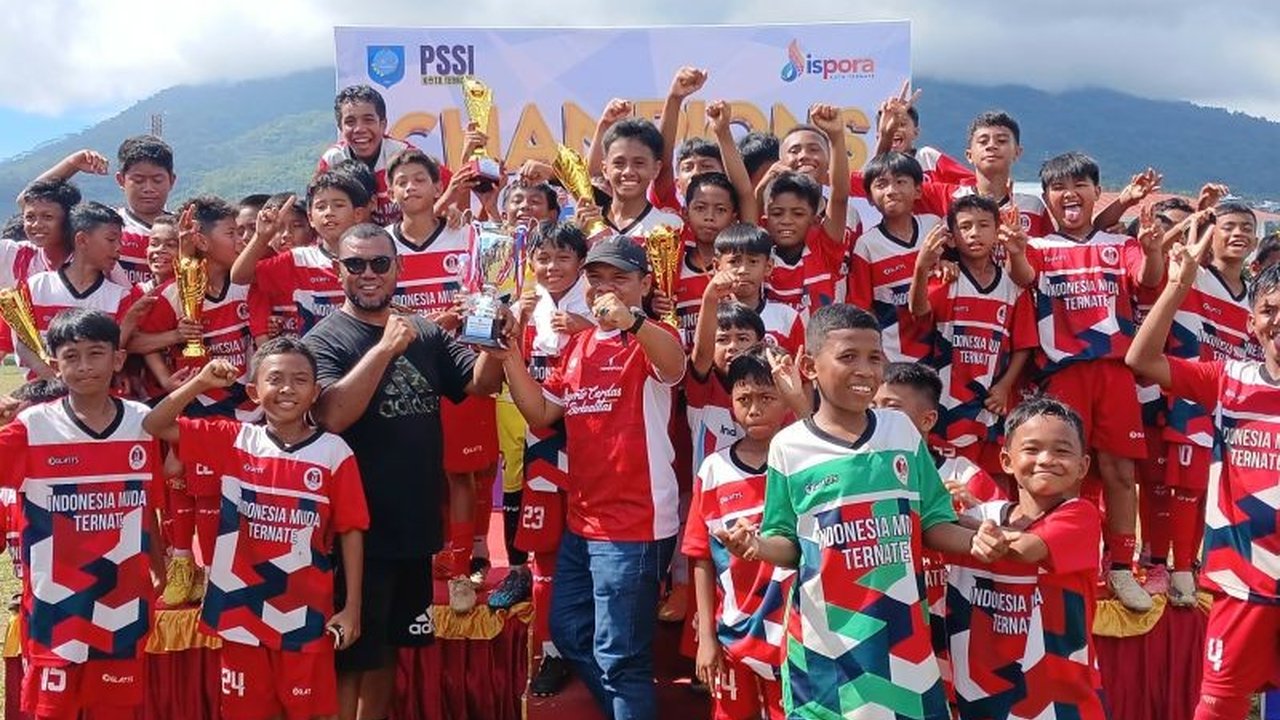 IM Ternate berhasil meraih gelar juara umum Festival Sepak Bola Usia Dini Piala Wali Kota 2025, mendominasi empat kategori usia. Bagaimana strategi mereka?