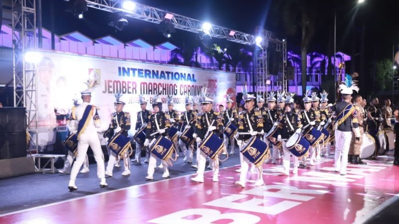 International Jember Marching Carnival (IJMC) 2025 di Jember sukses menarik perhatian internasional dengan kehadiran peserta dari Filipina, menunjukkan Jember sebagai panggung budaya global.