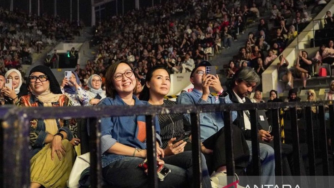 Wakil Menteri Ekonomi Kreatif, Irene Umar, menekankan pentingnya peran musik sebagai kekuatan strategis yang mengakselerasi ekonomi kreatif Indonesia, mendorong kolaborasi dan daya saing global.
