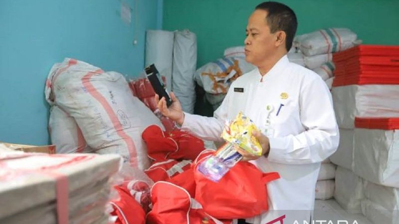 Dinas Sosial Kota Tangerang menjamin stok logistik bencana Tangerang aman dan siap disalurkan menghadapi potensi cuaca ekstrem. Kesiapan ini penting untuk mitigasi dampak di masyarakat.