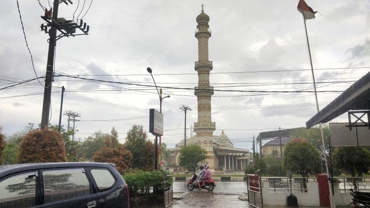 BMKG Tjilik Riwut Palangka Raya mengeluarkan peringatan dini agar masyarakat Kalteng waspada hujan petir, angin kencang, dan potensi bencana hidrometeorologi hingga sepekan.