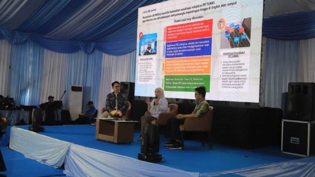 Kementerian Komdigi mengajak Komunitas Informasi Masyarakat (KIM) aktif mengawal PP Tunas Perlindungan Anak, menciptakan ruang digital aman bagi generasi muda, dan membatasi akses konten berbahaya.