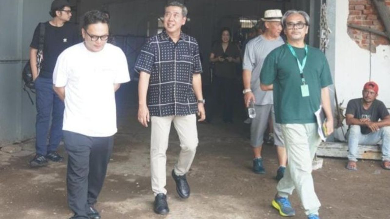 Kementerian Kebudayaan menjadikan FKSM 2025 Cirebon sebagai ruang temu vital bagi ekosistem seni media. Festival ini menyatukan seniman dan masyarakat di Pelabuhan Cirebon, menjembatani tradisi dan inovasi.