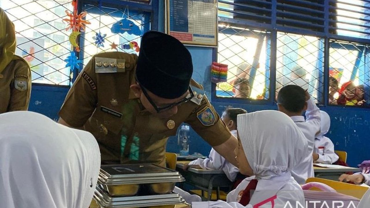 Sebanyak 17 dapur SPPG di OKU, Sumatera Selatan, sedang mengurus Sertifikat Laik Higiene Sanitasi. Ini penting untuk memastikan keamanan pangan Program Makan Bergizi Gratis.