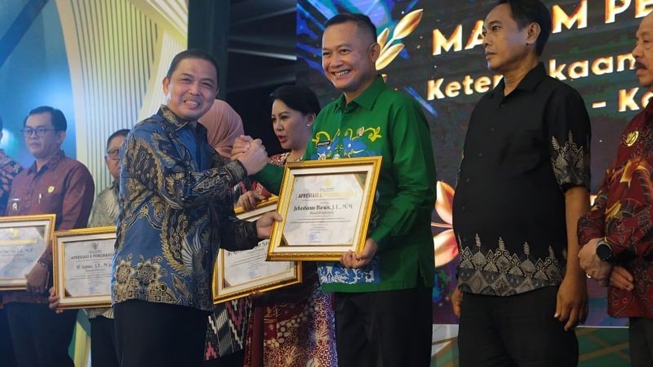 Pemerintah Kabupaten Bengkayang menegaskan komitmen penuh dalam mewujudkan Keterbukaan Informasi Publik, terbukti dengan raihan predikat informatif dari Komisi Informasi Kalbar.