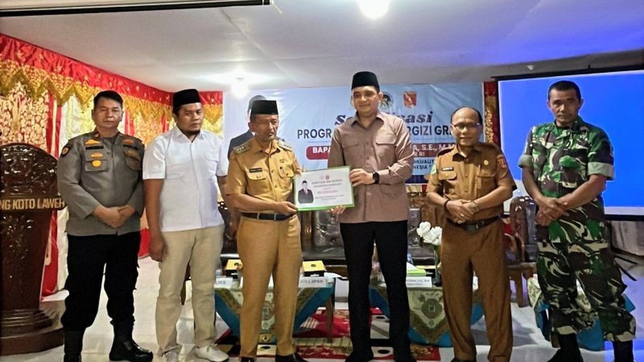Anggota Komisi IX DPR RI Ade Rezki Pratama menyalurkan Bantuan Air Bersih Agam untuk warga Canduang yang terdampak kemarau panjang, meringankan kesulitan akses air bersih dan gagal panen.