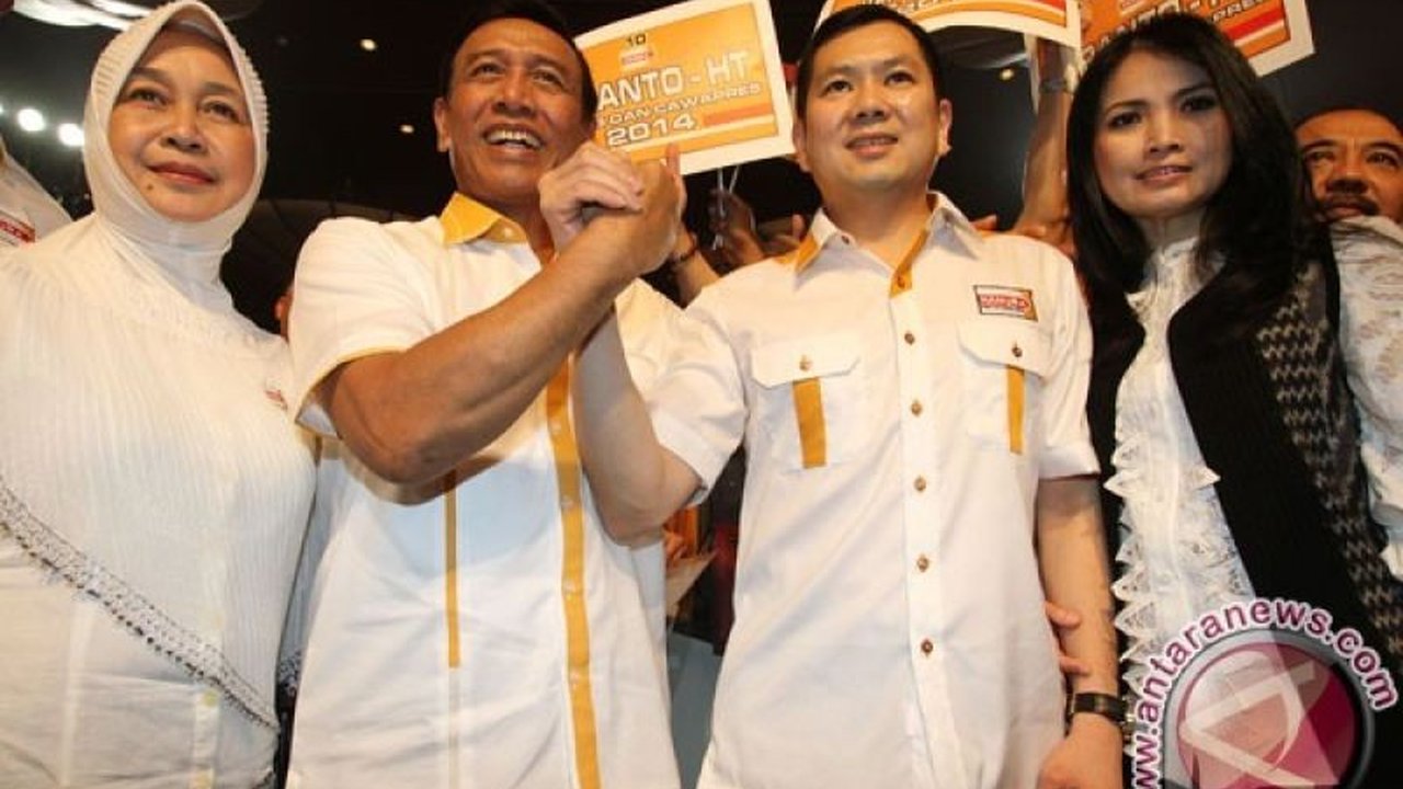 Kabar duka menyelimuti keluarga mantan Panglima TNI Wiranto. Istri Wiranto, Rugaiya Usman, dikabarkan meninggal dunia di Bandung. Simak informasi selengkapnya mengenai sosok pendamping setia ini.