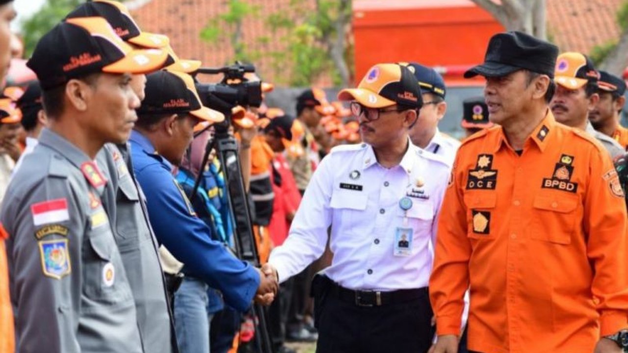Pemerintah Kabupaten Indramayu membentuk 59 Desa Tangguh Bencana Indramayu sebagai langkah mitigasi cuaca ekstrem. Inisiatif ini melatih masyarakat mengurangi dampak hidrometeorologi.