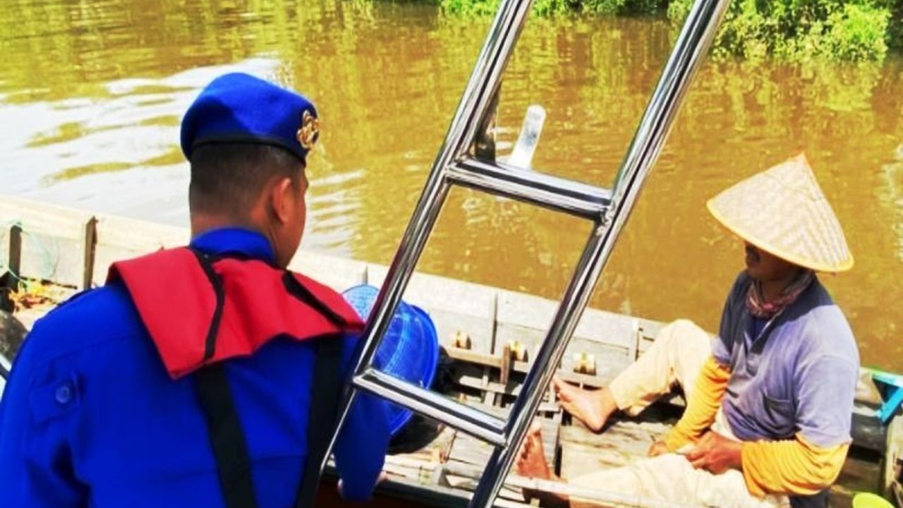 Satpolairud Polres Tanah Laut gencar mengimbau para nelayan pesisir untuk utamakan keselamatan nelayan Tanah Laut saat melaut. Apa saja langkah penting yang harus diperhatikan?
