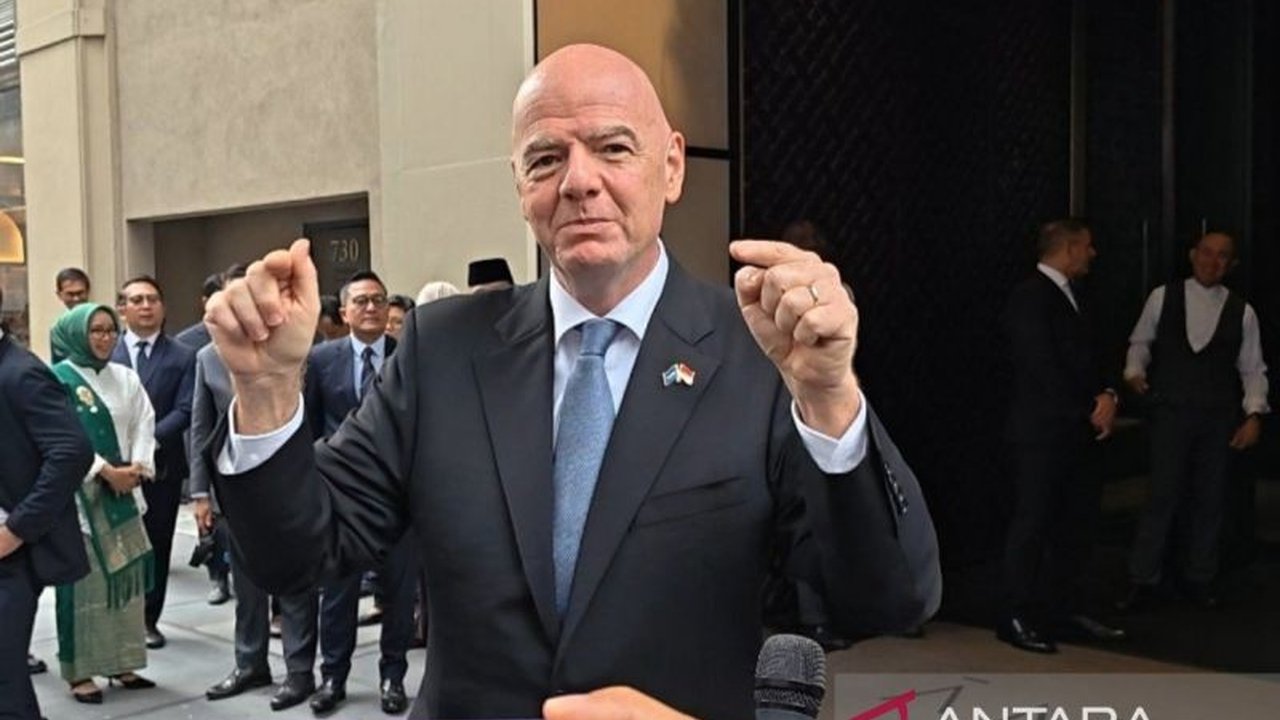 Presiden FIFA Gianni Infantino menyatakan dukungan penuh untuk Timnas Indonesia dalam Kualifikasi Piala Dunia 2026, menghadapi laga krusial melawan Irak dan Arab Saudi. Akankah Garuda terbang tinggi?