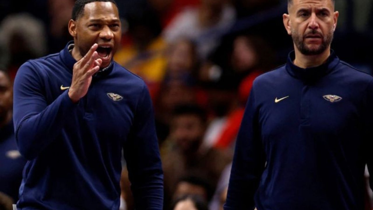 New Orleans Pelicans Pecat Willie Green dari kursi pelatih kepala setelah awal musim NBA 2025-2026 yang mengecewakan. James Borrego kini mengemban tugas sebagai pelatih interim.