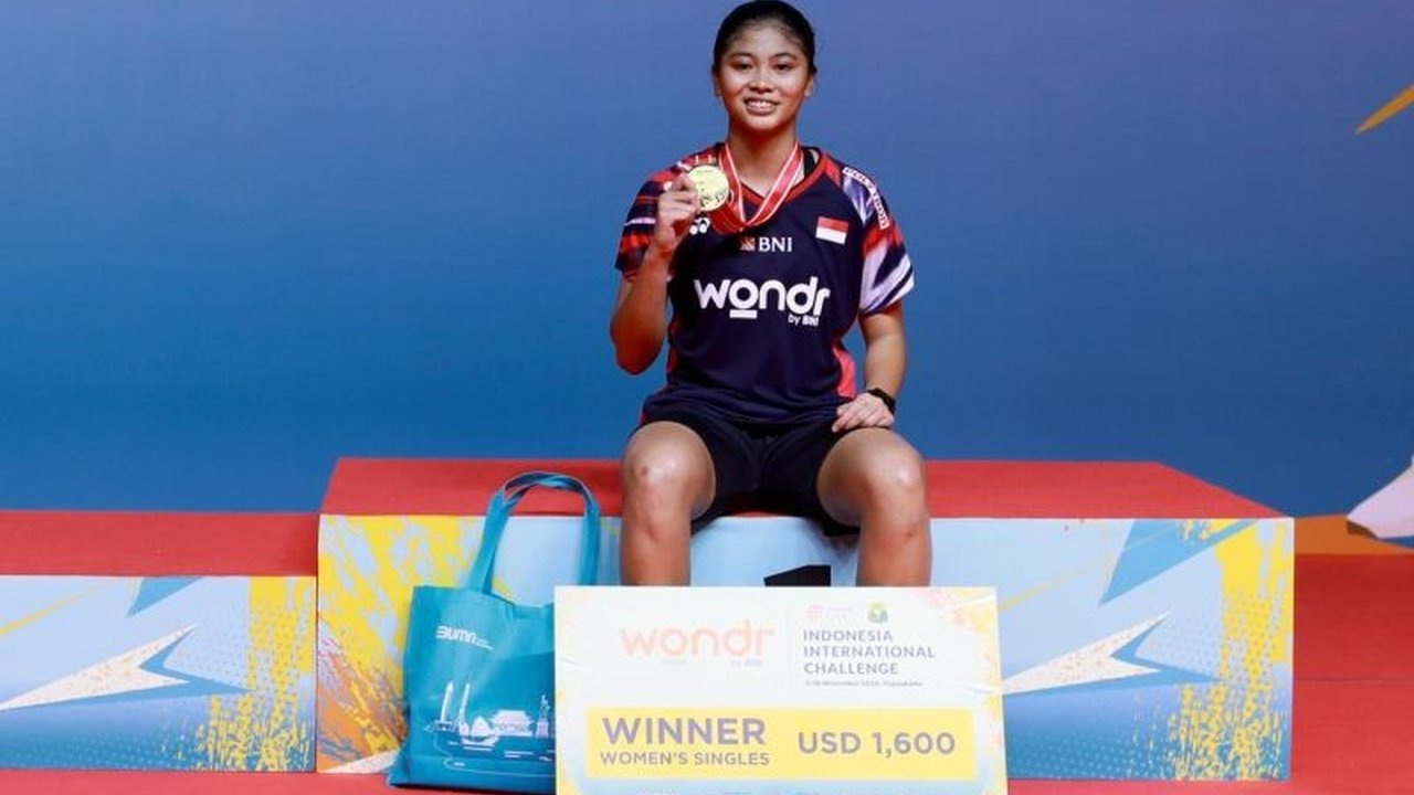 Pebulu tangkis tunggal putri Indonesia, Thalita Ramadhani Wiryawan, berhasil meraih gelar juara Indonesia International Challenge 2025 usai menundukkan Mutiara Ayu Puspitasari.
