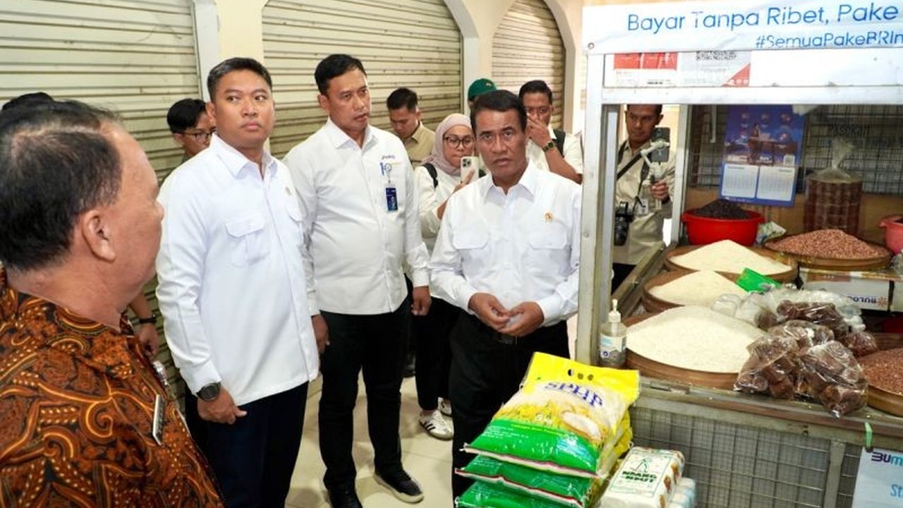 Kepala Bapanas Andi Amran Sulaiman memastikan harga beras stabil menjelang Natal dan Tahun Baru 2026 berkat penguatan pasokan serta pengawasan distribusi. Simak detail upaya pemerintah!