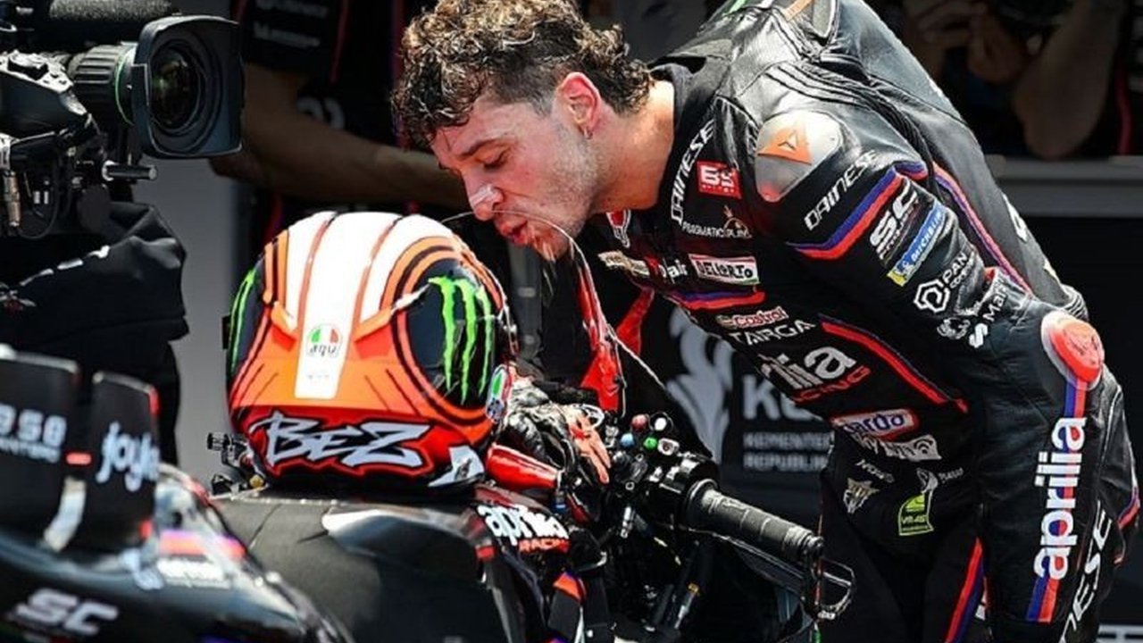 Pembalap Aprilia Racing Marco Bezzecchi berhasil menjuarai MotoGP Valencia 2025 di Sirkuit Ricardo Tormo, mengakhiri musim dengan performa dominan dan drama di lintasan.