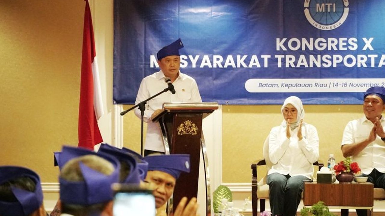Menteri Perhubungan Dudy Purwagandhi mengajak seluruh elemen masyarakat berkolaborasi membangun sistem transportasi berbasis data. Inisiatif ini diharapkan menjawab tantangan kompleks dan meningkatkan efisiensi di sektor transportasi nasional.