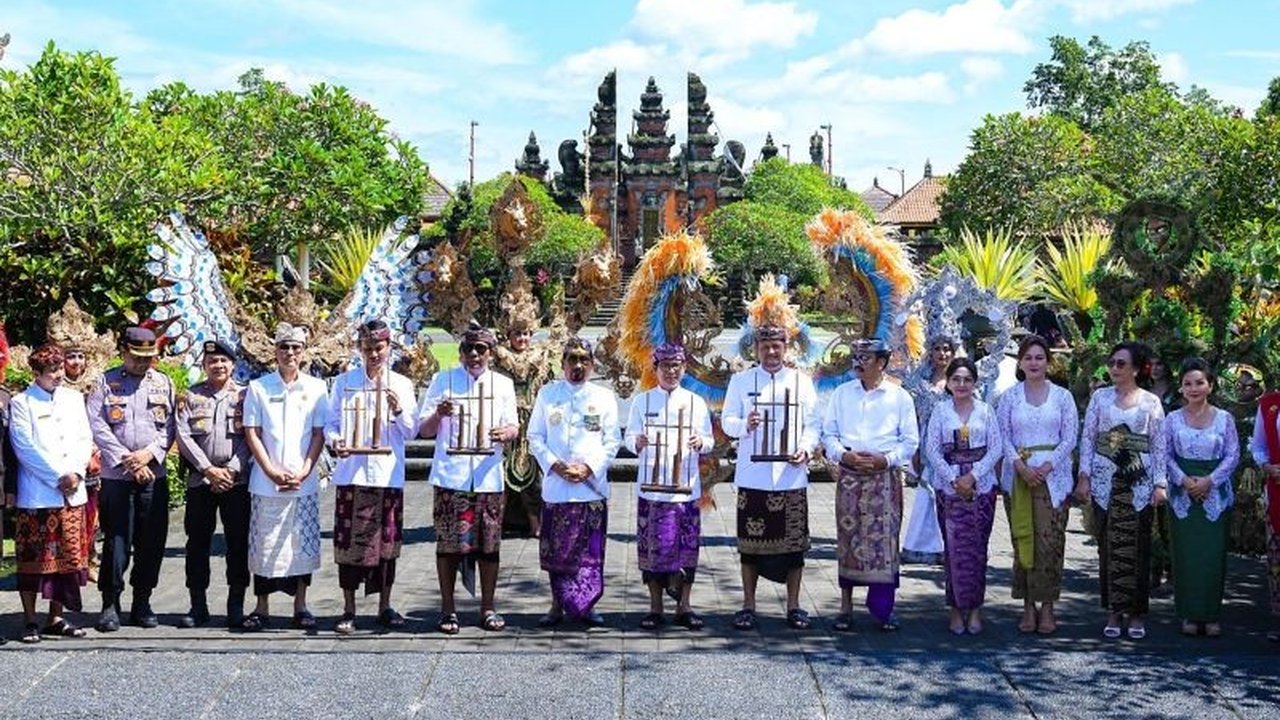 Melalui peringatan HUT Ke-16 Mangupura, Pemkab Badung menyatukan seluruh potensi pembangunan demi mewujudkan masyarakat yang adil dan sejahtera. Momen ini juga menjadi ajang introspeksi capaian.