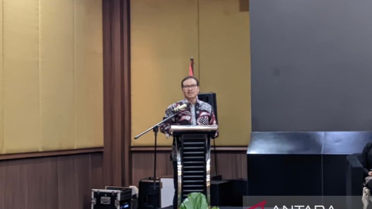 Pemerintah Kota Yogyakarta serius menghadapi Krisis Air Yogyakarta. Warga diimbau beralih dari sumur bor ke air perpipaan demi menjaga kelestarian lingkungan dan ketersediaan air tanah yang semakin menipis.