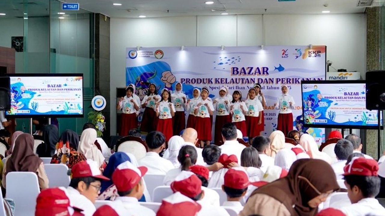 Kementerian Kelautan dan Perikanan (KKP) mengajak seluruh lapisan masyarakat untuk menjadikan konsumsi ikan sebagai gaya hidup sehat dan investasi penting bagi terwujudnya generasi emas Indonesia 2045, seiring peringatan Hari Ikan Nasional (Harkannas) ke-
