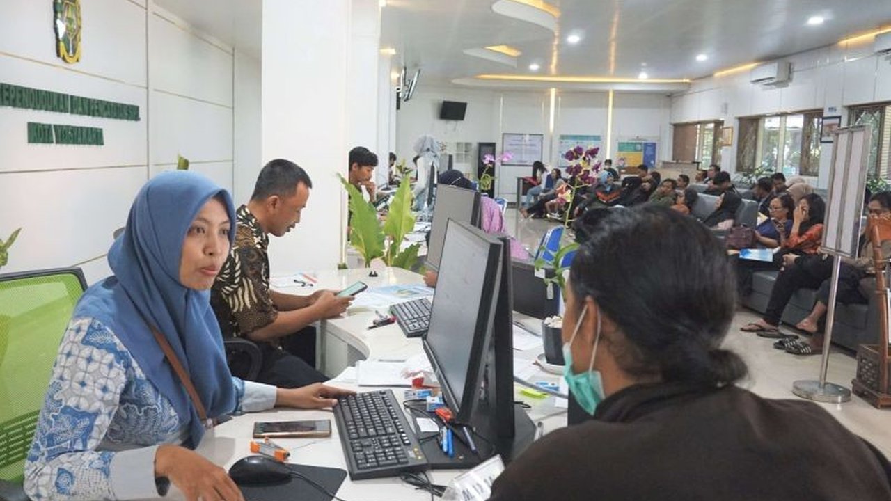 Dinas Kependudukan dan Pencatatan Sipil Kota Yogyakarta mengundang 50 ribu warganya untuk mempercepat Aktivasi IKD, sekaligus mewaspadai modus penipuan yang mengatasnamakan dinas.